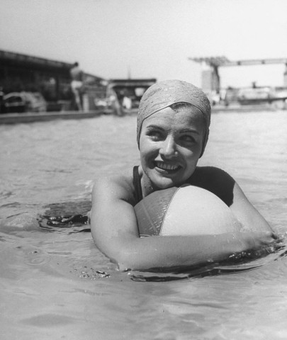 Fotos de Piscinas Vintage con Ella Raines